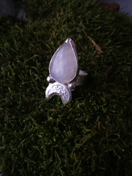 MOONSTONE GEM–A HIDDEN TREASURE WORTH UNVEILING *