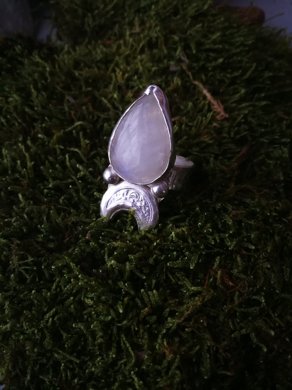 MOONSTONE GEM–A HIDDEN TREASURE WORTH UNVEILING *